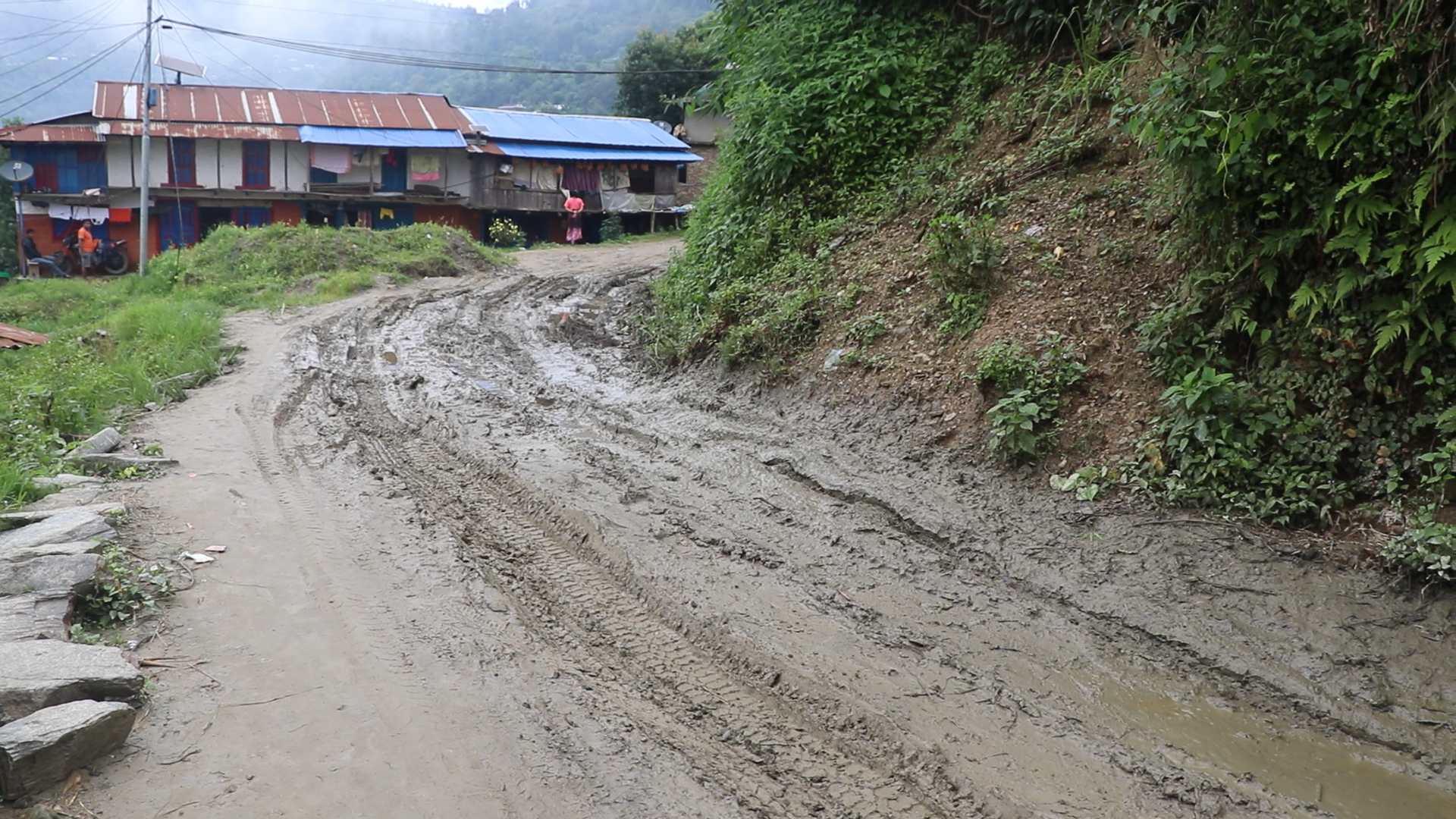 मालिका पहुँचमार्गको सडक निर्माणमा ठेकेदारको ढिलासुस्ती